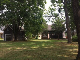 977 Main St, Hope Valley, RI 02832