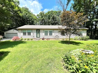 607 Morrow Ln, Sorento, IL 62086