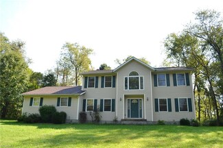 84 Jordan Ln, New Cumberland, WV 26047