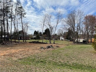 702 Afton Park Dr, Kernersville, NC 27284