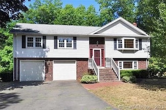 15 Loren Cir, Windsor, CT 06095
