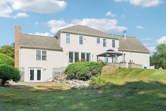 37 Nachaomet Rd, Lakeville, MA 02347