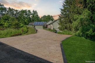 2172 Anns Way, Ann Arbor, MI 48105
