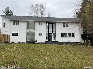 4199 Motorway Dr, Waterford, MI 48328