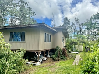 14 Pikake Rd, Pahoa, HI 96778