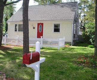 25 Milton St, Teaticket, MA 02536