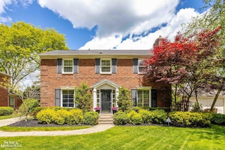 950 S Oxford Rd, Grosse Pointe Woods, MI 48236