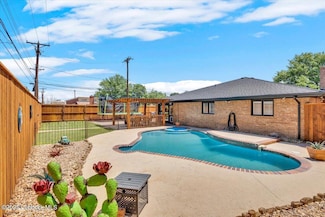 2022 Buffalo Dr, Levelland, TX 79336