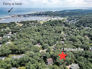 7 Highland Ave, Vineyard Haven, MA 02568