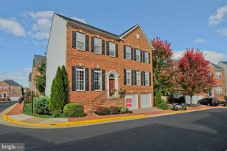 7006 Stone Inlet Dr, Fort Belvoir, VA 22060