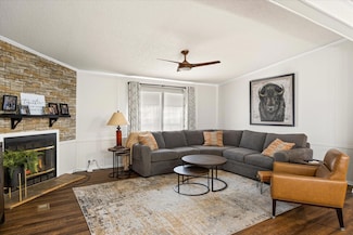 212 Brazos Harbor Dr, Granbury, TX 76048