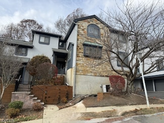 39 Overlook Dr, Hackettstown, NJ 07840