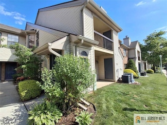 511 Sunshine Ct, Parlin, NJ 08859
