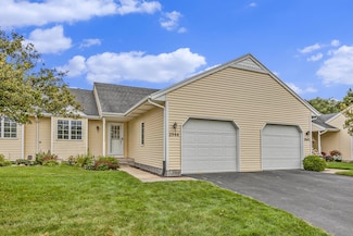 2944 Parkside Dr, Jenison, MI 49428