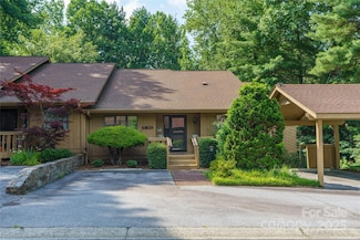 501 Red Oak Dr, Hendersonville, NC 28791