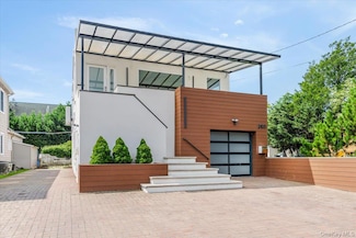 2105 Bay Blvd, Atlantic Beach, NY 11509