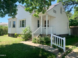 321 1st Ave NW, Hazen, ND 58545