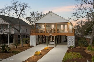 115 NW 10th St, Oak Island, NC 28465
