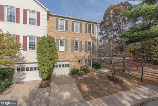 8010 Merry Oaks Ln, Vienna, VA 22182