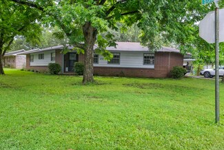 1324 Sunset Dr, Conway, AR 72034