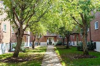 14 Bryon Rd Unit 5, Chestnut Hill, MA 02467