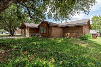 1009 Bowie St, Lockhart, TX 78644