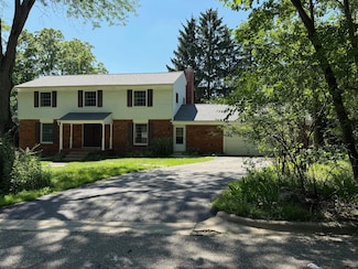 3925 Waldenwood Dr, Ann Arbor, MI 48105
