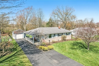 58 Woodland Dr, New Middletown, OH 44442