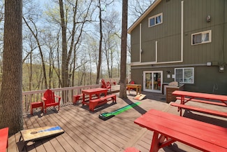 163 Cambridge Ct, Bushkill, PA 18324