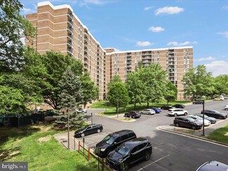 2300 Pimmit Dr Unit 211, Falls Church, VA 22043