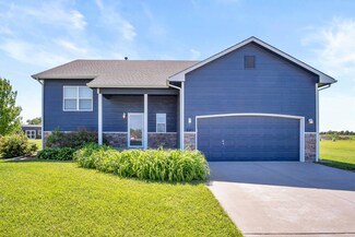 845 S Meadows Dr, Hesston, KS 67062