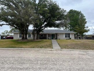 306 12th St, Iraan, TX 79744