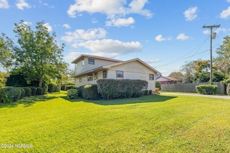 124 N Lisk Dr, Swansboro, NC 28584