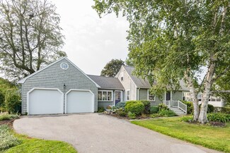 7 Robinson Rd, Woburn, MA 01801