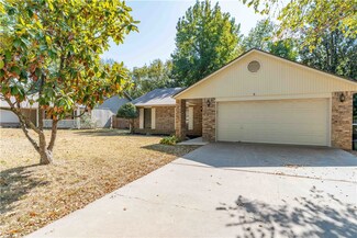2543 W Megan Dr, Fayetteville, AR 72703