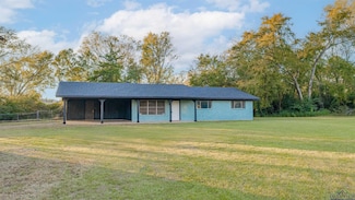 2820 W Upshur Ave, Gladewater, TX 75647