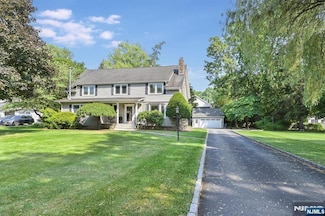 108 Park Ave, Midland Park, NJ 07432