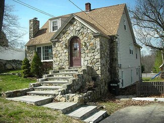 48 Capitol St, Johnston, RI 02919