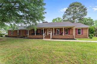 104 Beechwood Dr, Franklin, VA 23851