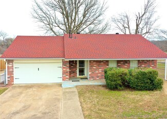 1909 S 143rd Ave E, Tulsa, OK 74108