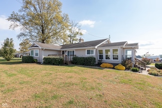 1711 W 2nd St, Seymour, IN 47274