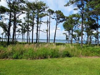 110 Westbay Cir, Harkers Island, NC 28531