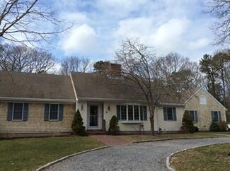 19 Roosevelt Rd, Cotuit, MA 02635
