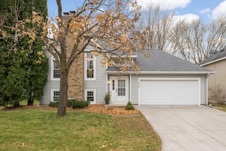 8950 Knollwood Dr, Eden Prairie, MN 55347
