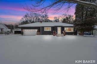 15691 Pruin St, Spring Lake, MI 49456
