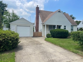 43 Twin Lawns Ave, Hicksville, NY 11801