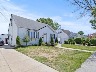 1125 Rottkamp St, Valley Stream, NY 11580