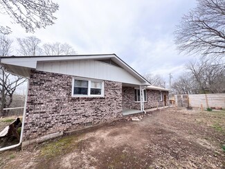 18852 S Spring St, Hermitage, MO 65668