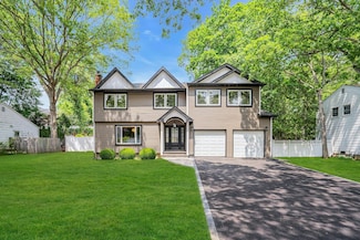 153 Cornell Dr, ComMacK, NY 11725