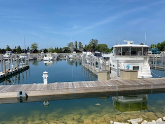 29 Boat Club Dr, Cheboygan, MI 49721